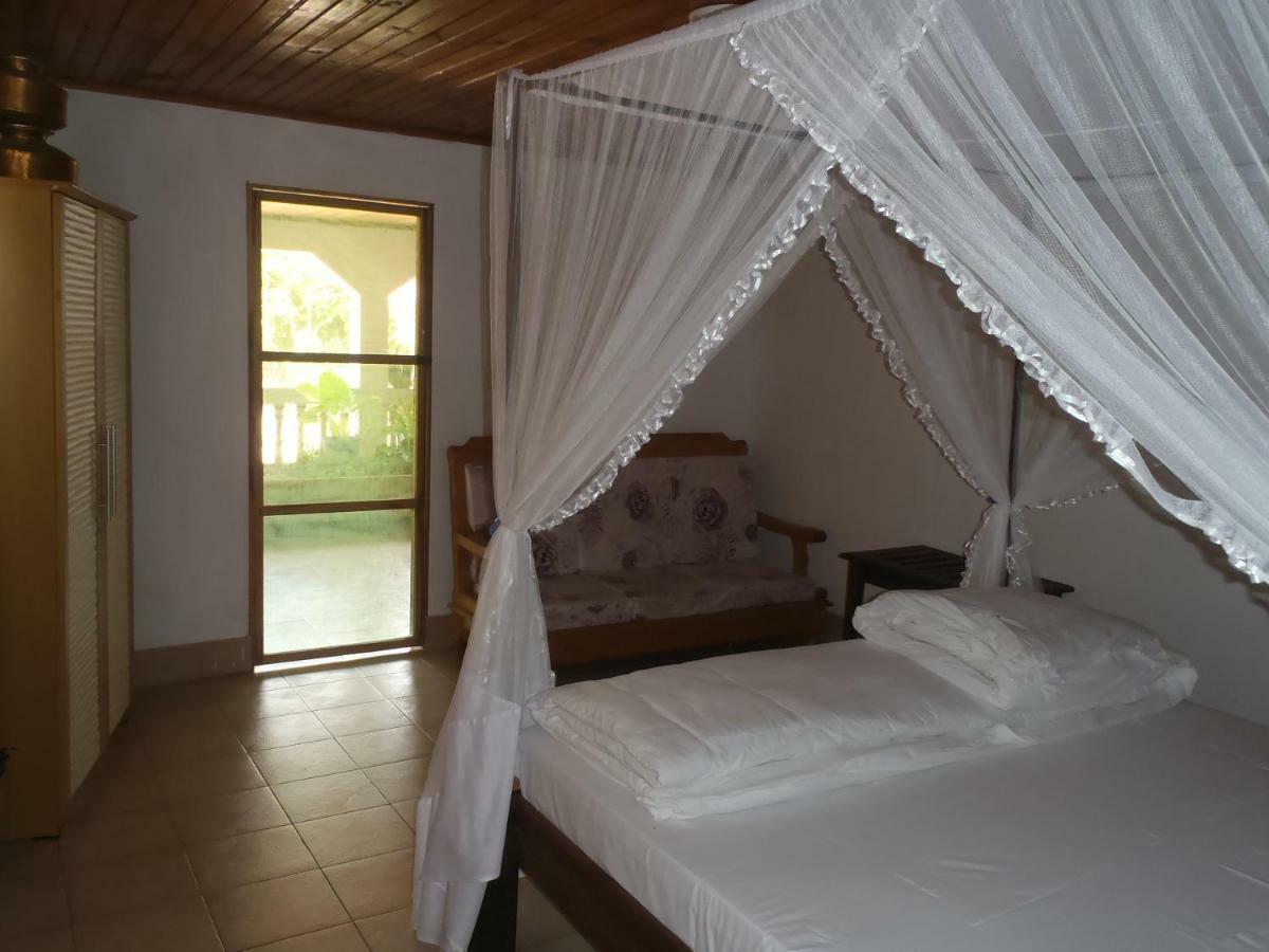 Chez Laurette Hotell Morombe Exteriör bild